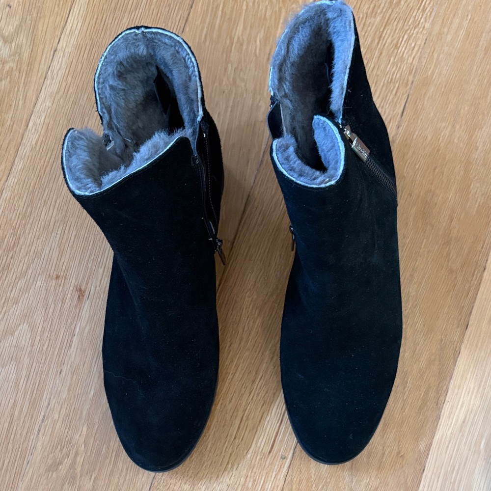 Valdini Suede Bootie. Side zipper. Will fit size 8.5.